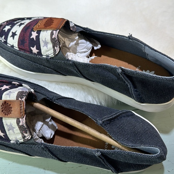 Yellow Box slip ons - Picture 6 of 8